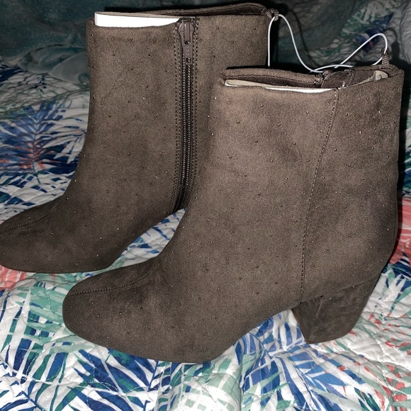 Booties - Picture 5 of 7